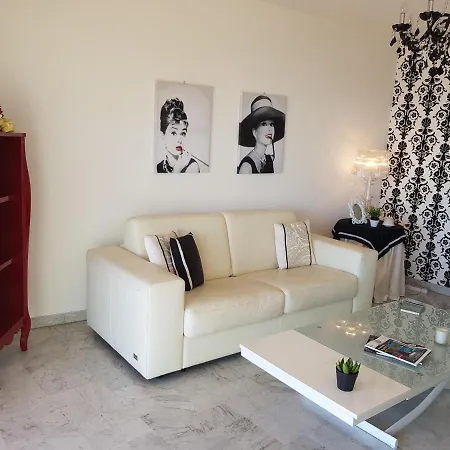 Apartment Face A La *