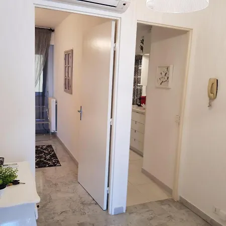 Apartment Face A La *